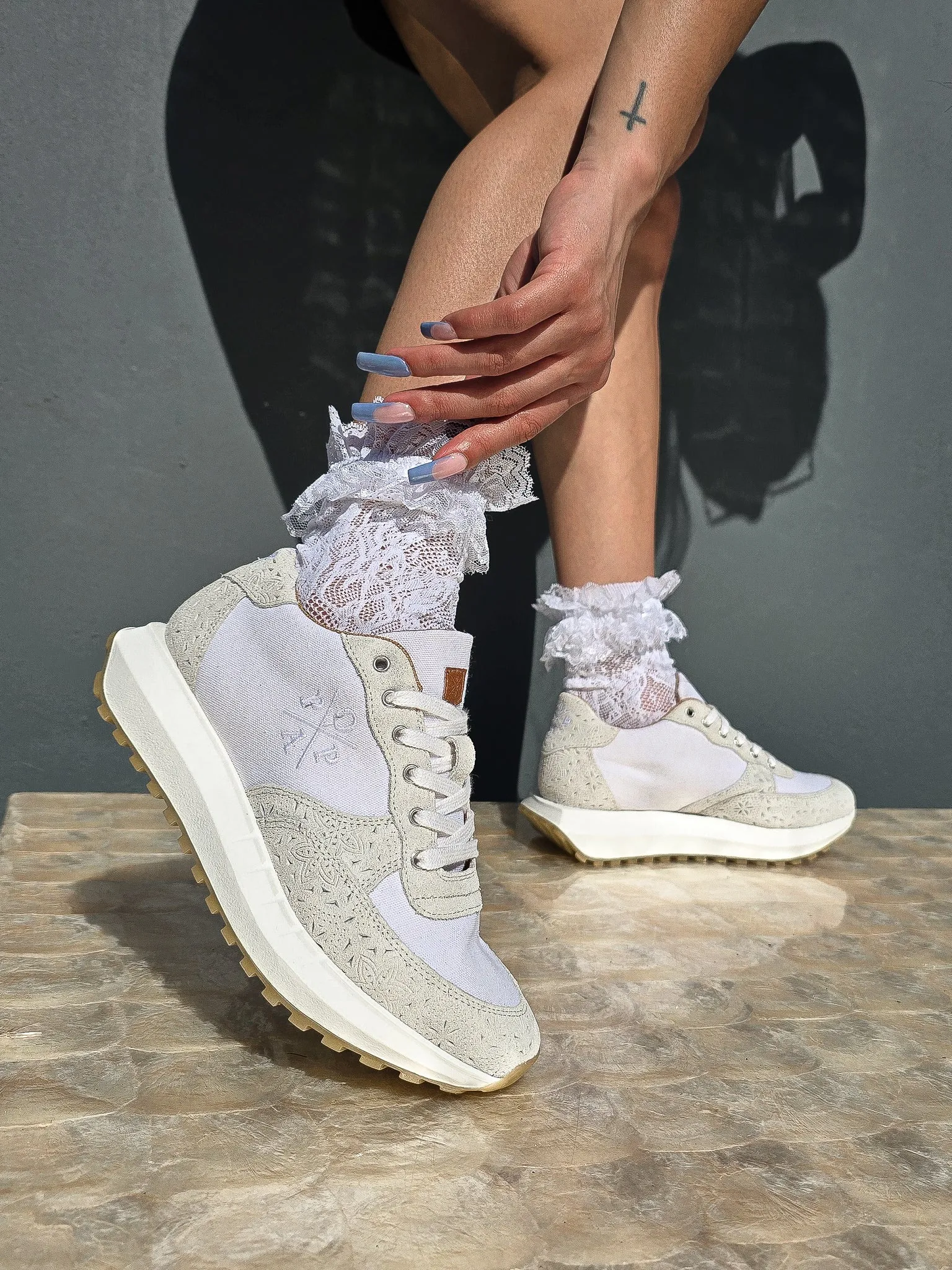 INES ENGRAVED OFF-WHITE